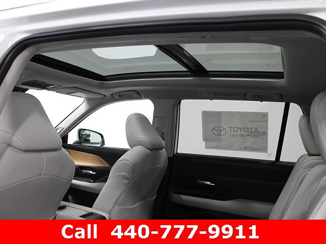 New 2026 Toyota Grand Highlander Platinum image 4