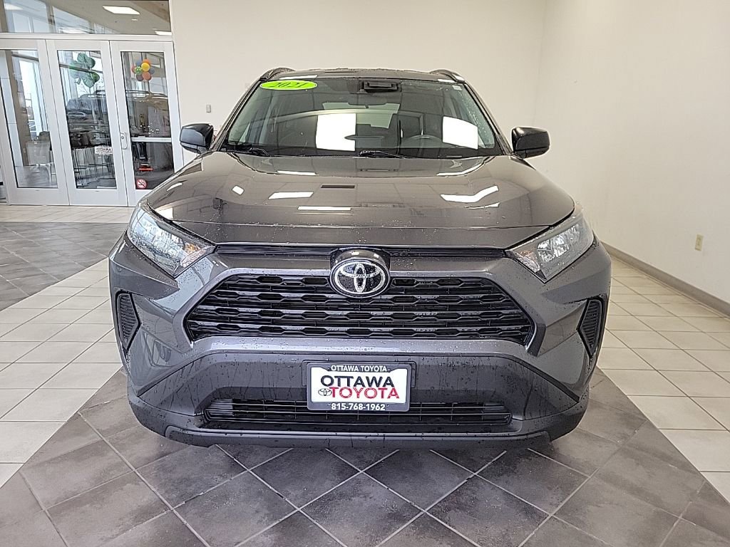 Used 2021 Toyota RAV4 LE image 3