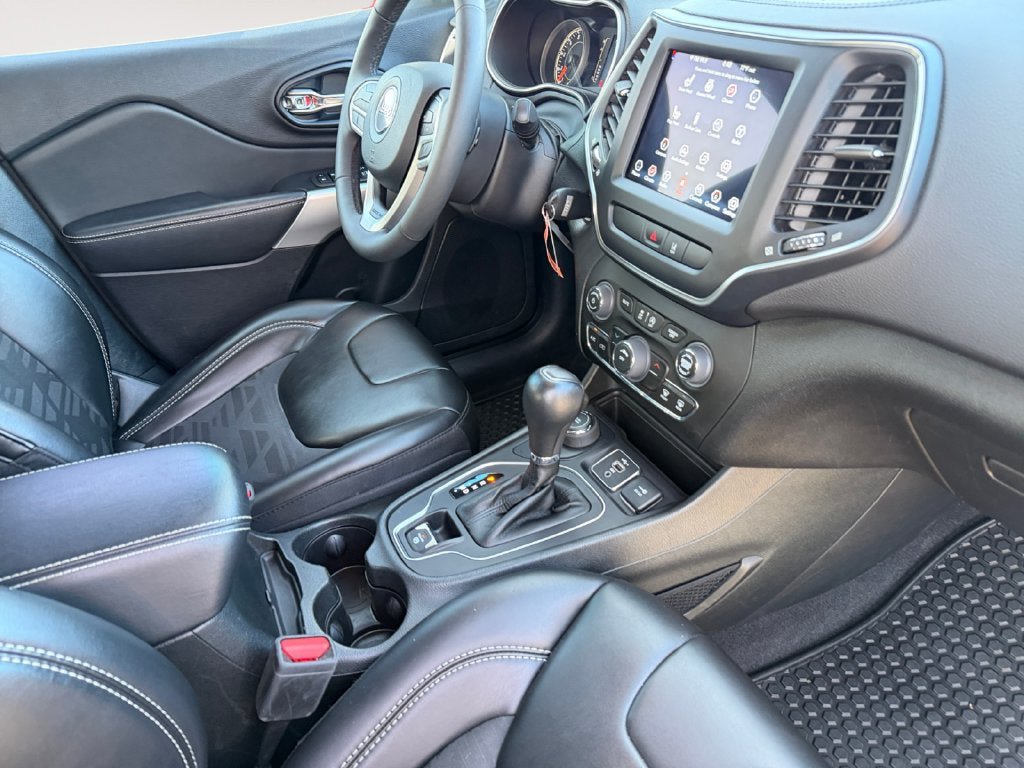 Used 2022 Jeep Cherokee Latitude w/ Sun & Sound Group AWD/4WD image 26