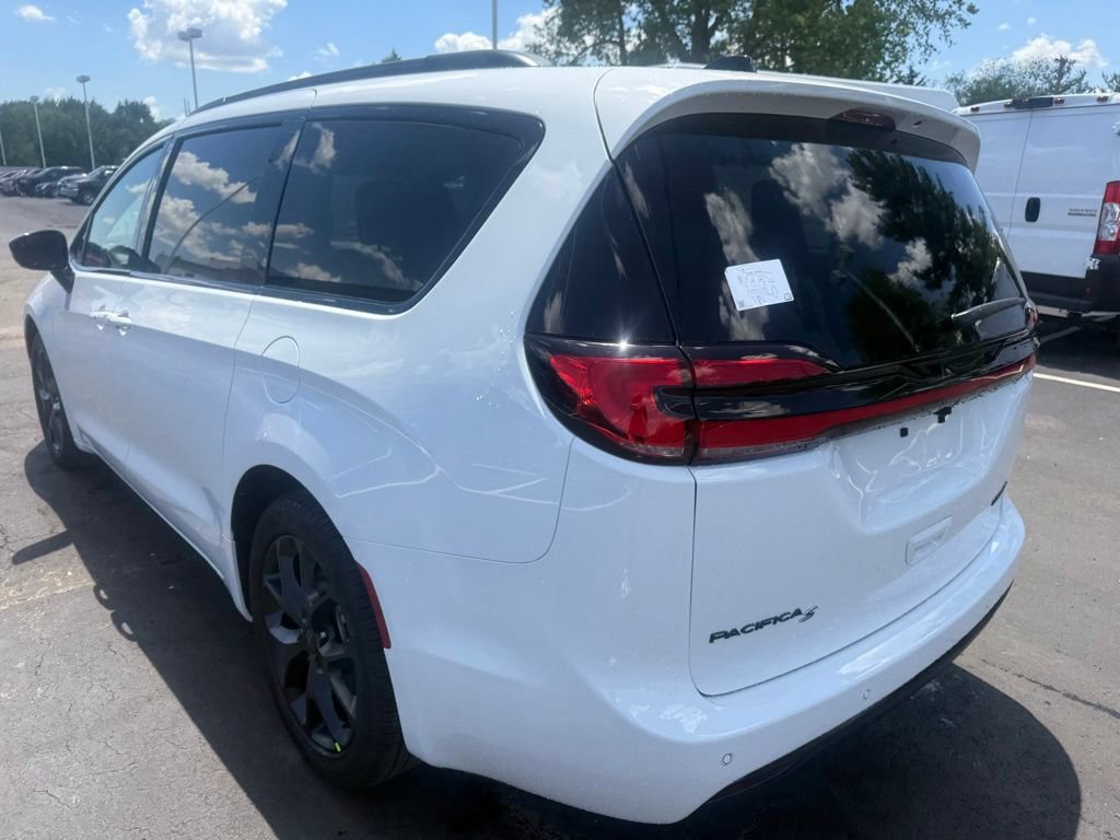 New 2027 Chrysler Pacifica Limited w/ Family Tech Group FWD image 6