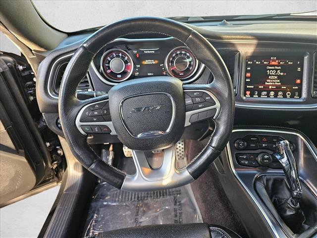 Used 2016 Dodge Challenger SRT RWD image 17