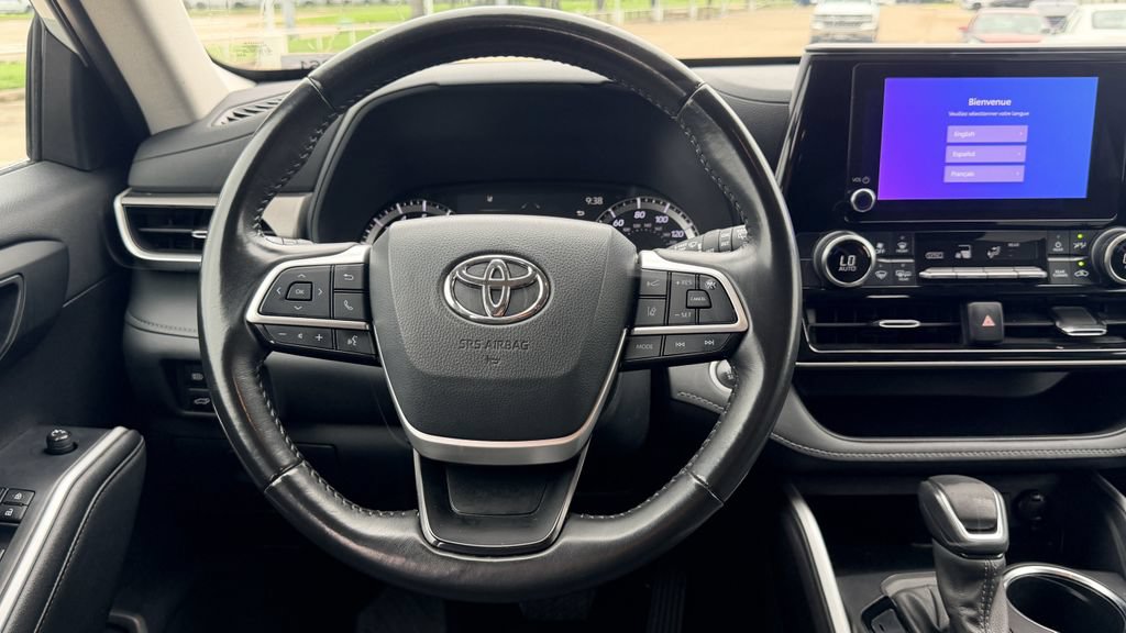 Used 2024 Toyota Highlander LE FWD image 14