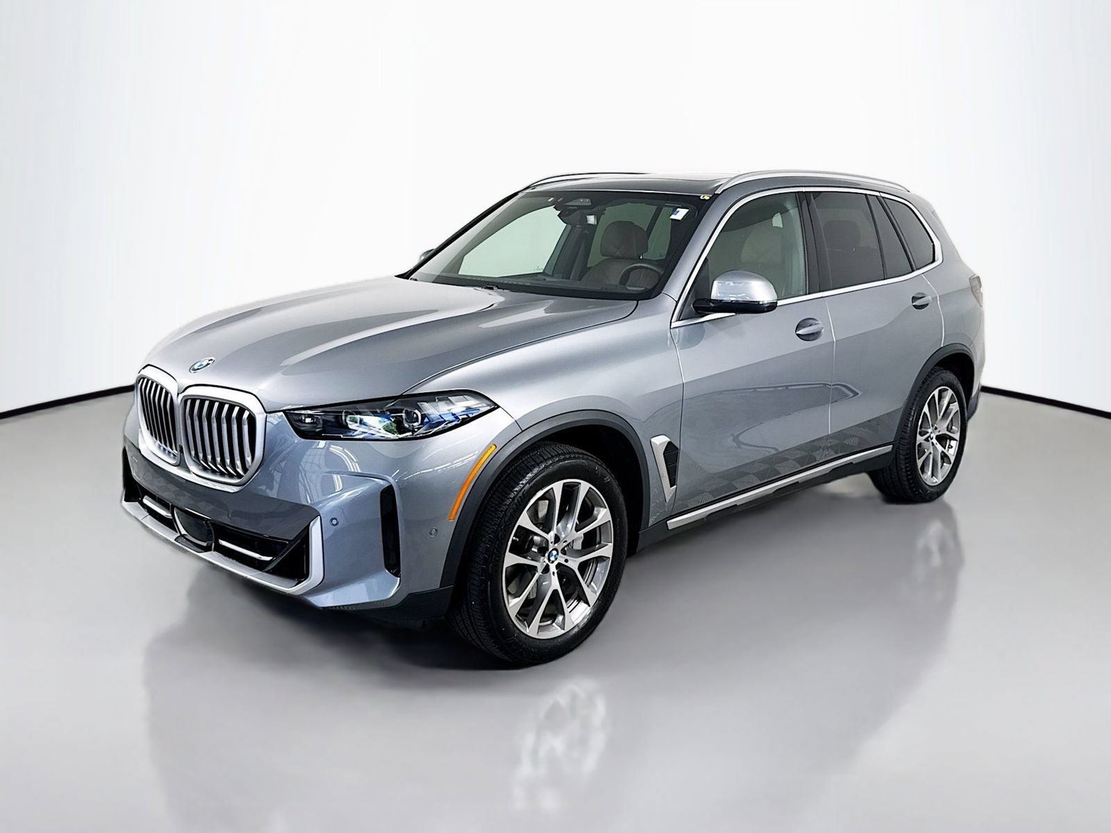 Used 2026 BMW X5 xDrive40i w/ Climate Comfort Package AWD/4WD image 1