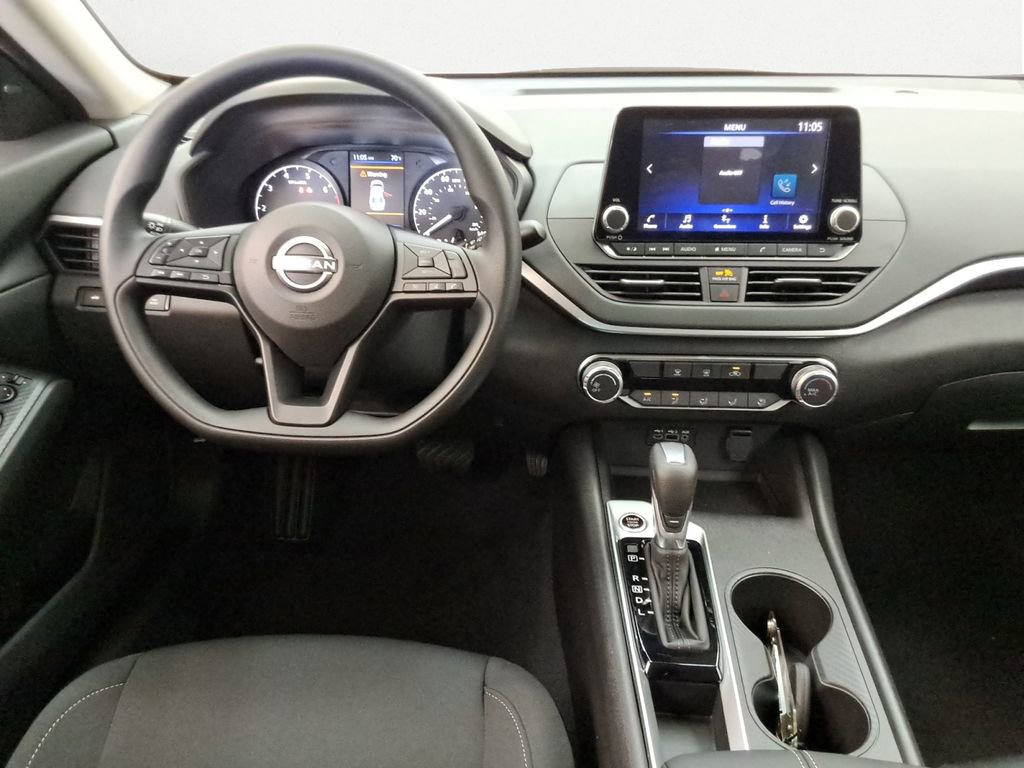 Used 2025 Nissan Altima 2.5 S FWD image 9