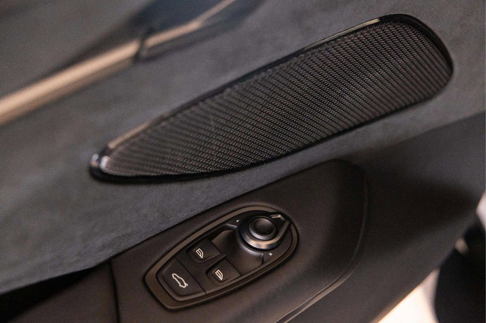 New 2026 Aston Martin V8 Vantage Coupe RWD image 28