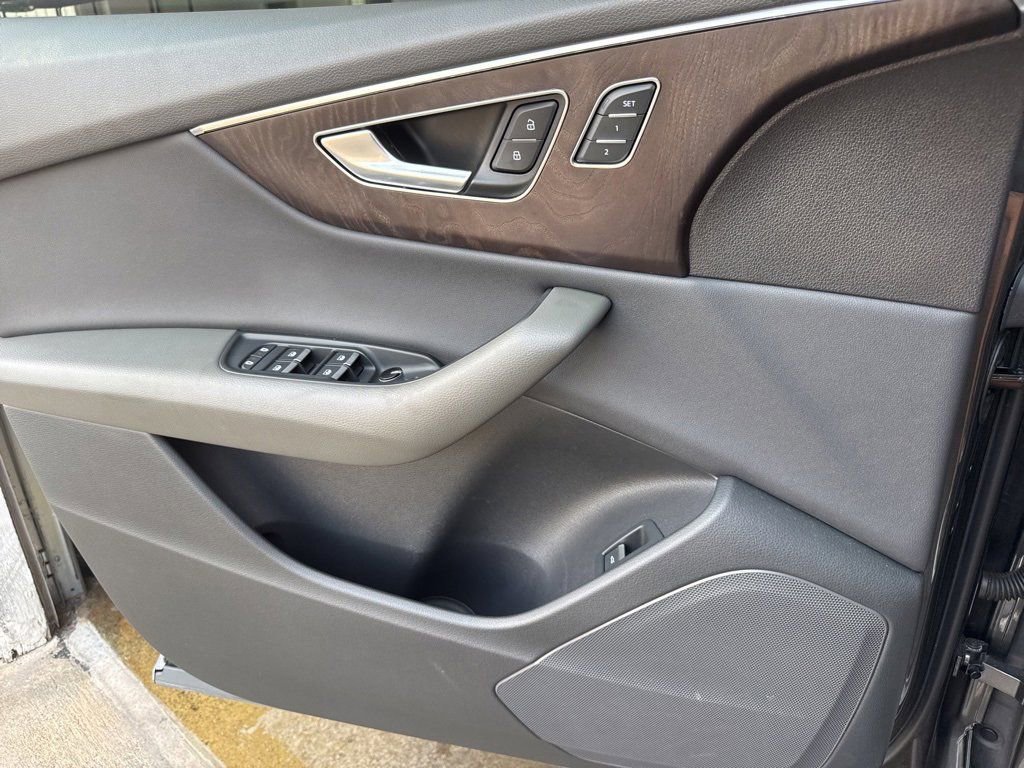 Used 2019 Audi Q8 Premium w/ Convenience Package image 24