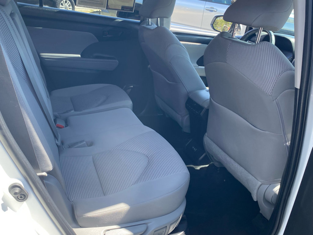Used 2023 Toyota Highlander LE image 15