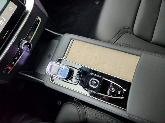 New 2026 Volvo XC90 T8 Plus w/ Protection Package Premier AWD/4WD image 22