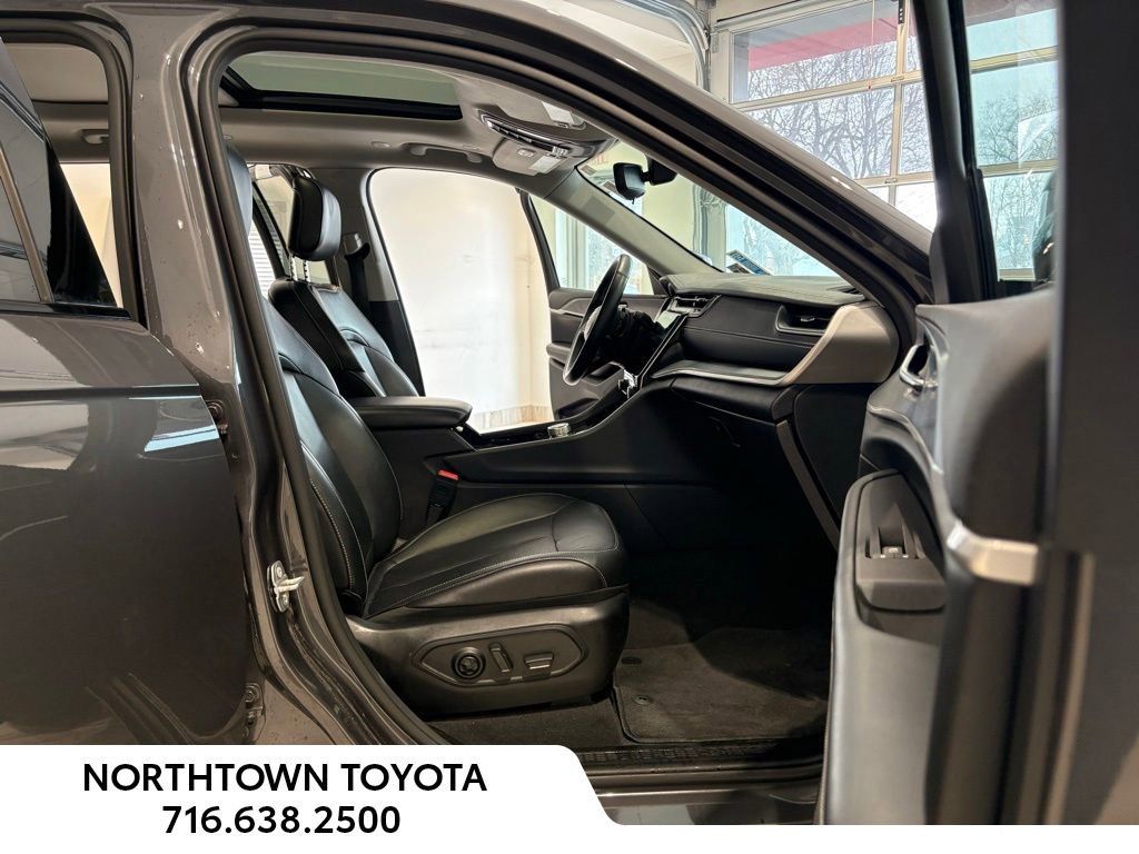 Used 2021 Jeep Grand Cherokee L Limited AWD/4WD image 23