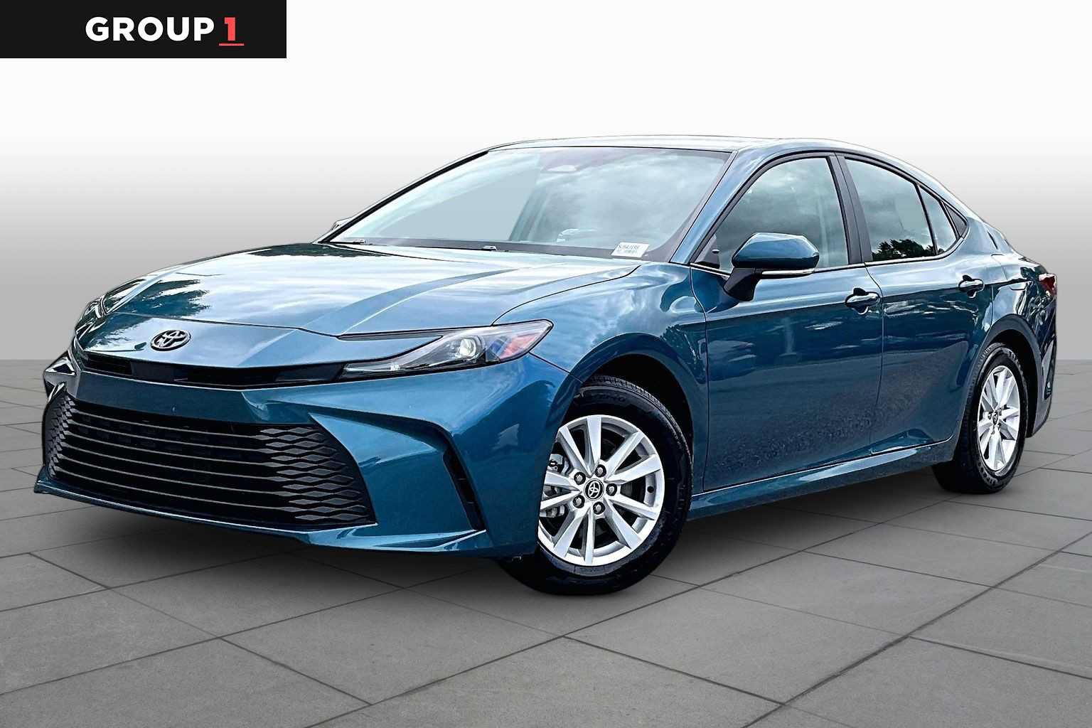 Used 2025 Toyota Camry LE FWD image 1