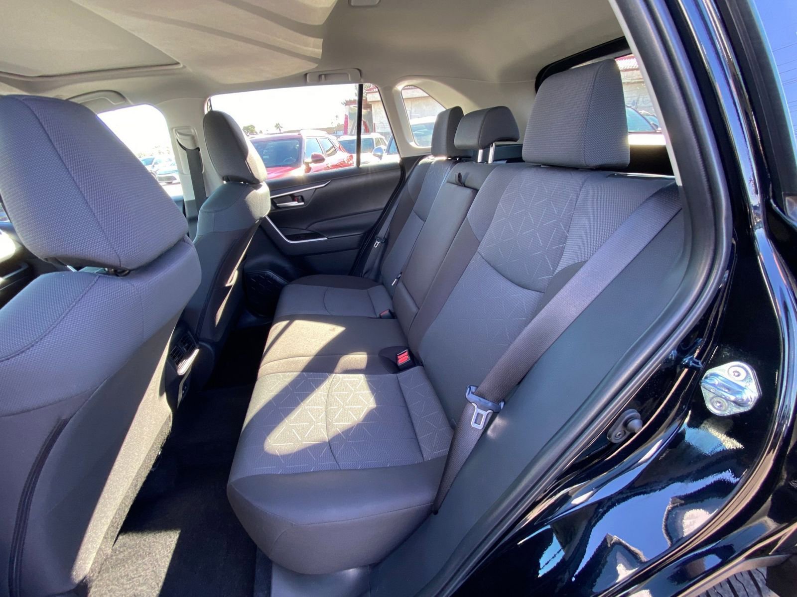 Used 2025 Toyota RAV4 XLE image 37