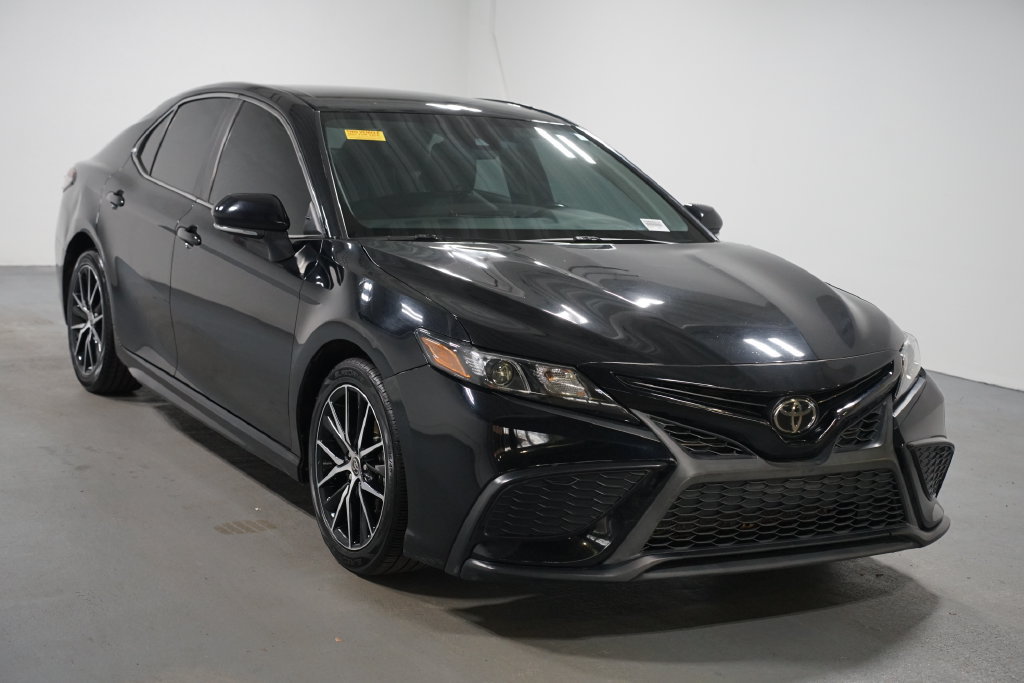 Used 2022 Toyota Camry SE FWD image 3