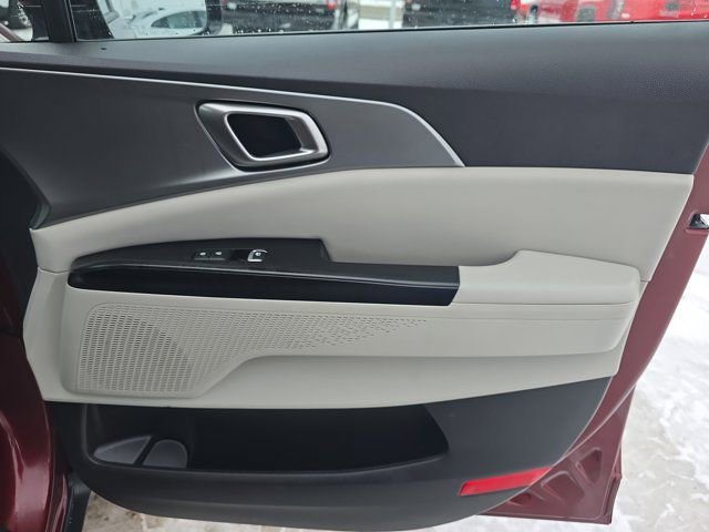 Used 2023 Kia Carnival LX image 20