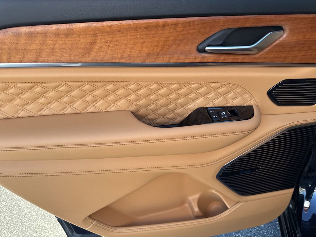 Used 2023 Jeep Grand Cherokee L Summit image 17