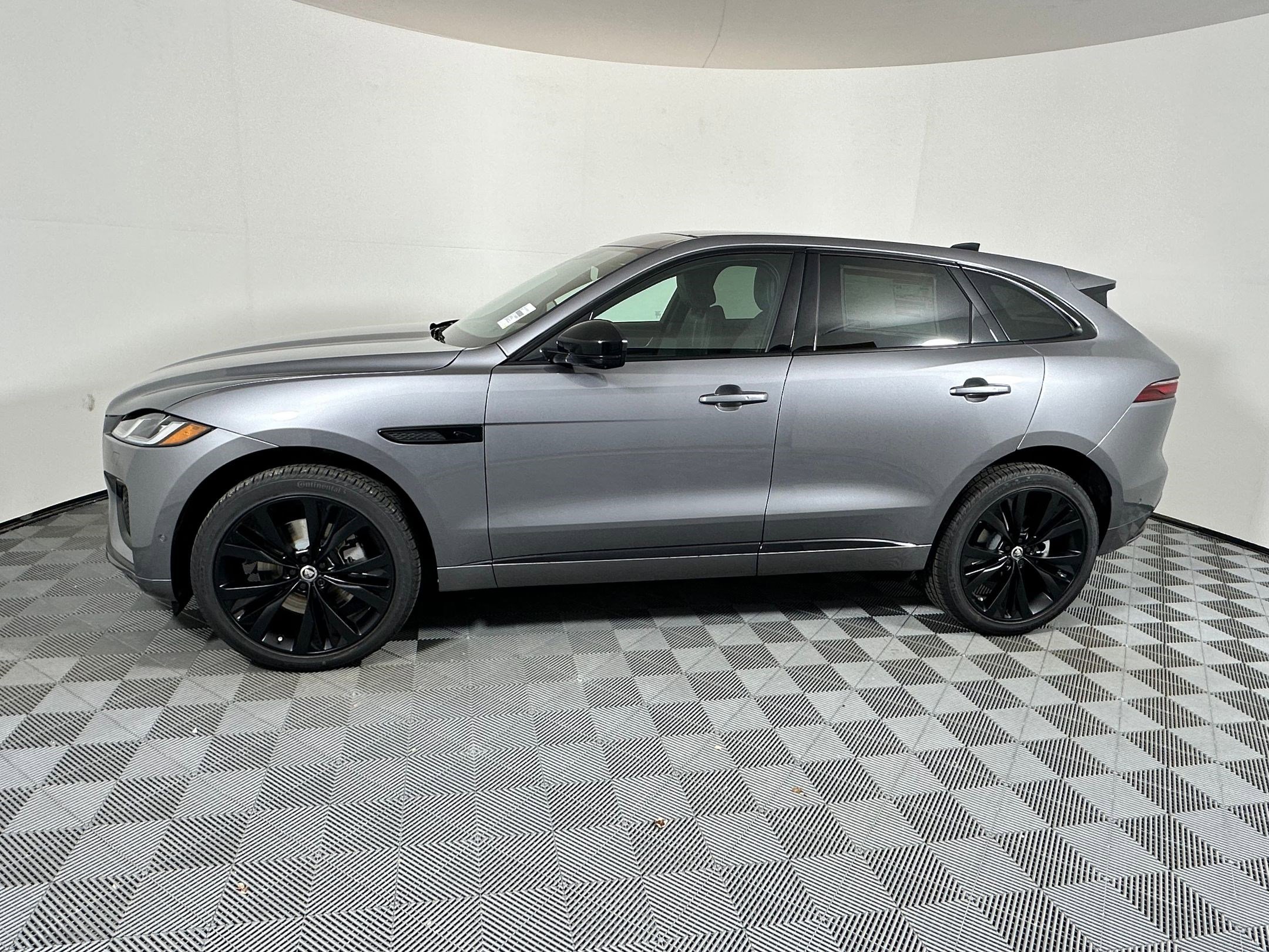 New 2026 Jaguar F-PACE R-Dynamic S image 2