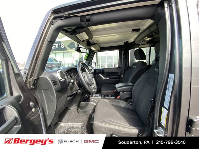 Used 2016 Jeep Wrangler Unlimited Sahara w/ Dual Top Group image 22