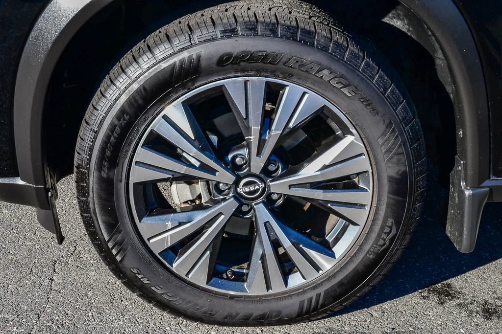 Used 2023 Nissan Rogue SV image 11