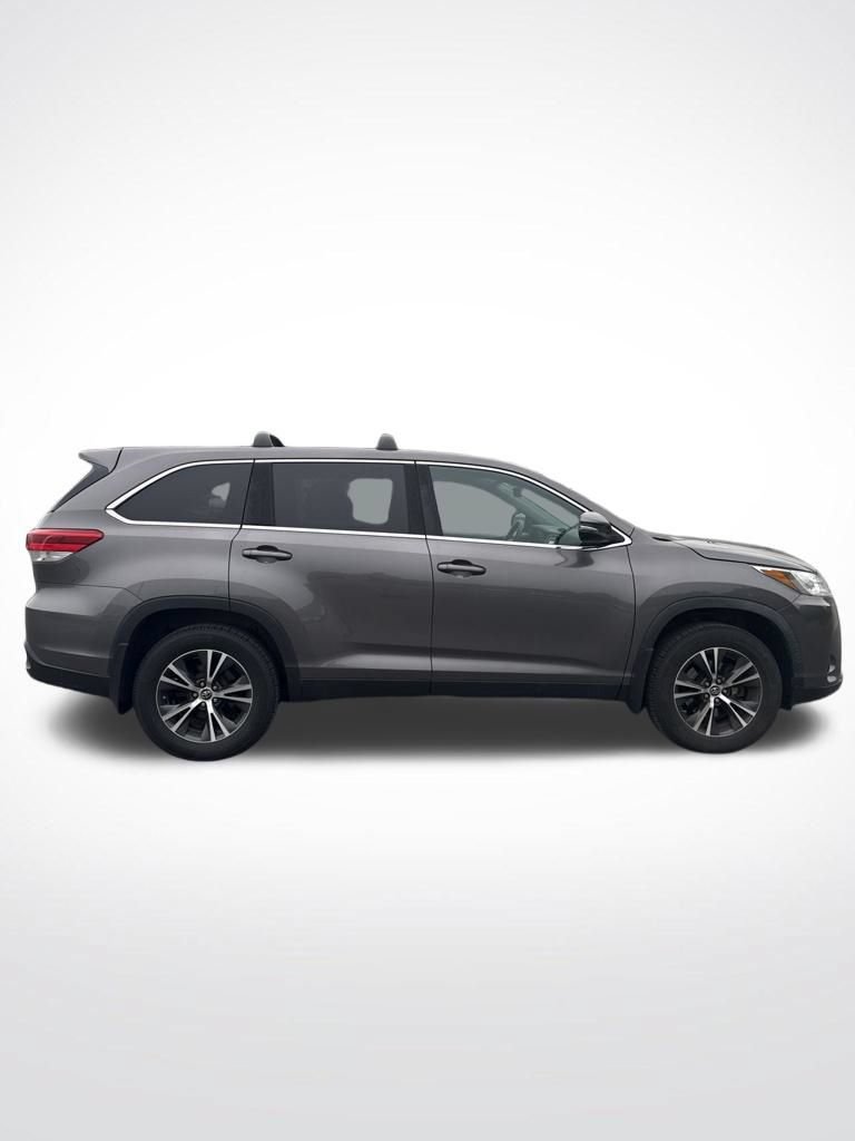 Used 2019 Toyota Highlander LE AWD/4WD image 5