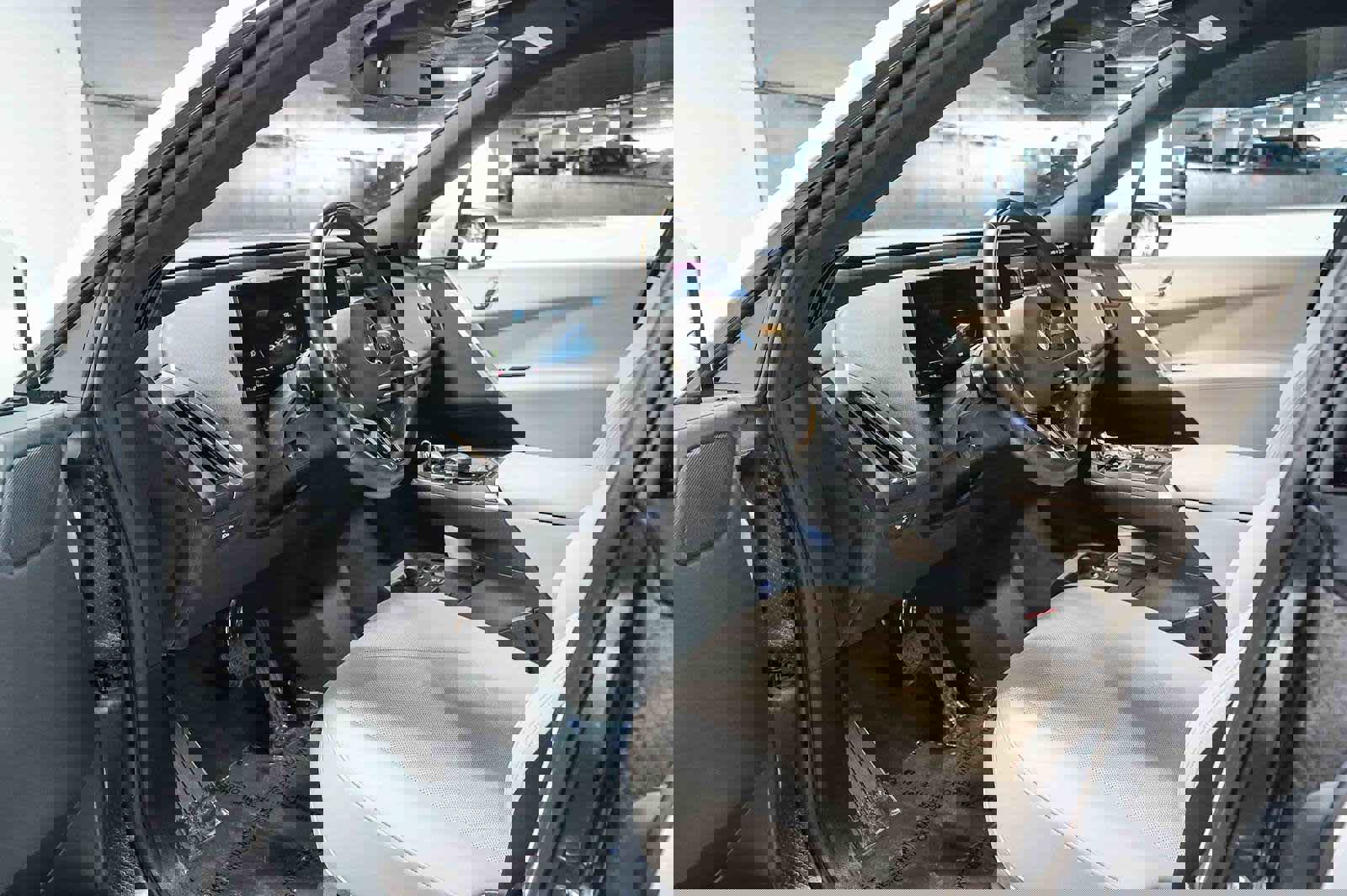 Used 2025 BMW iX xDrive50 w/ Sport Package image 20