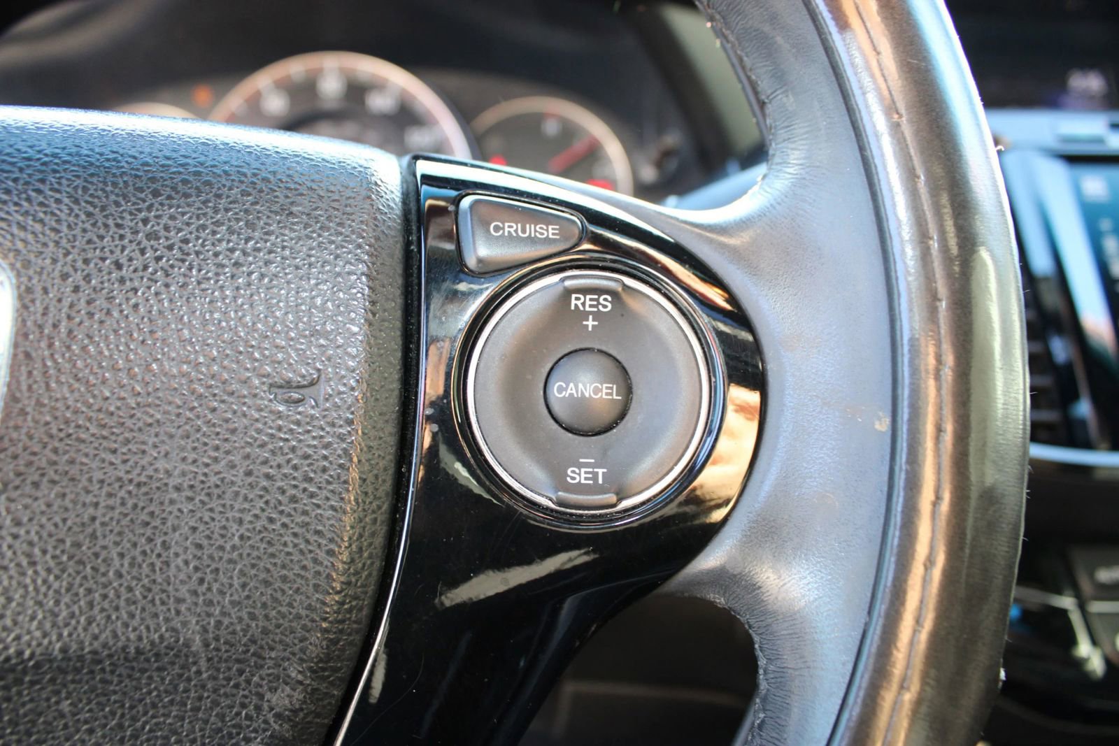 Used 2017 Honda Accord EX-L image 38