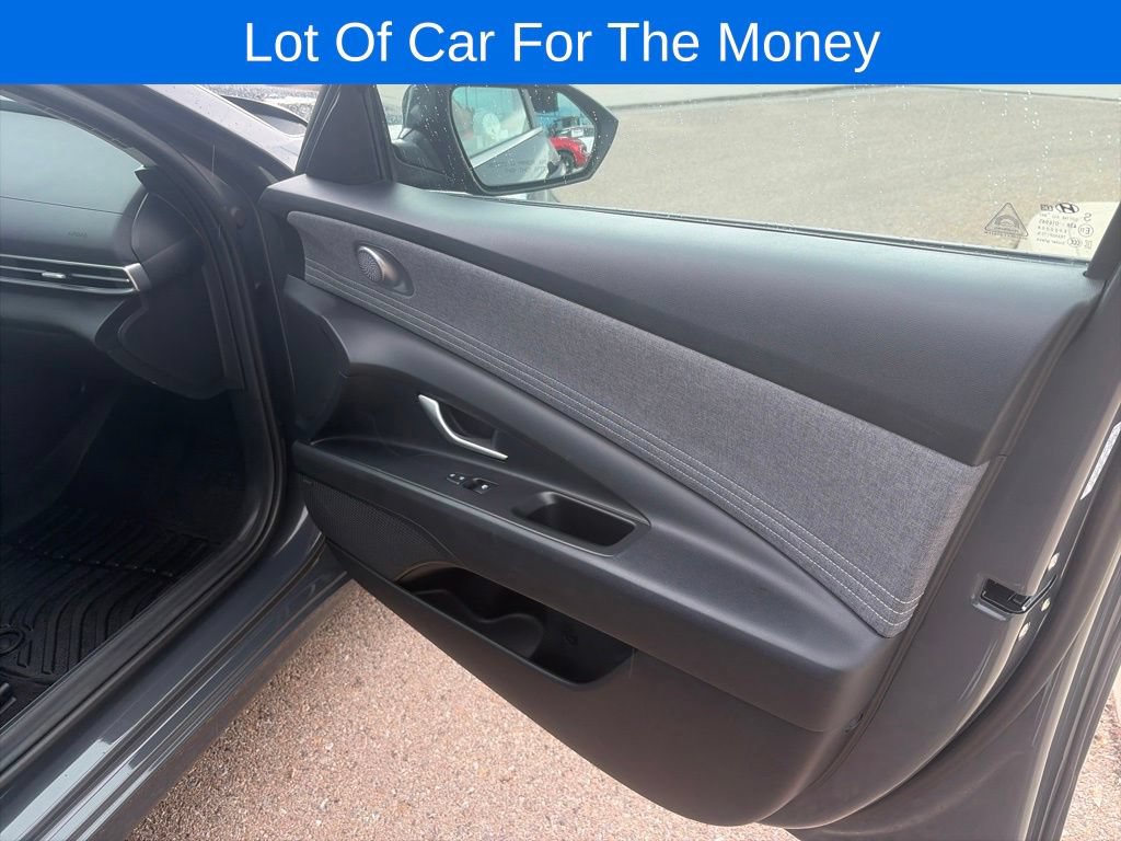 Used 2023 Hyundai Elantra Limited FWD image 12