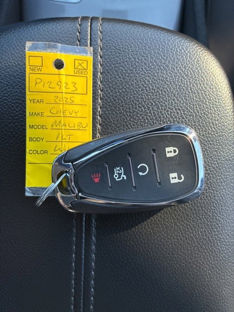 Used 2025 Chevrolet Malibu LT image 28