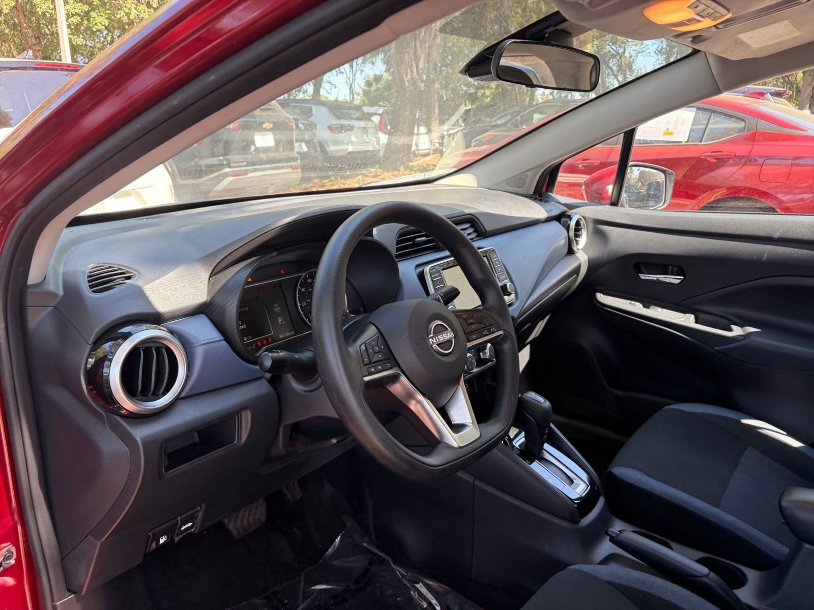 Used 2025 Nissan Versa SV FWD image 33