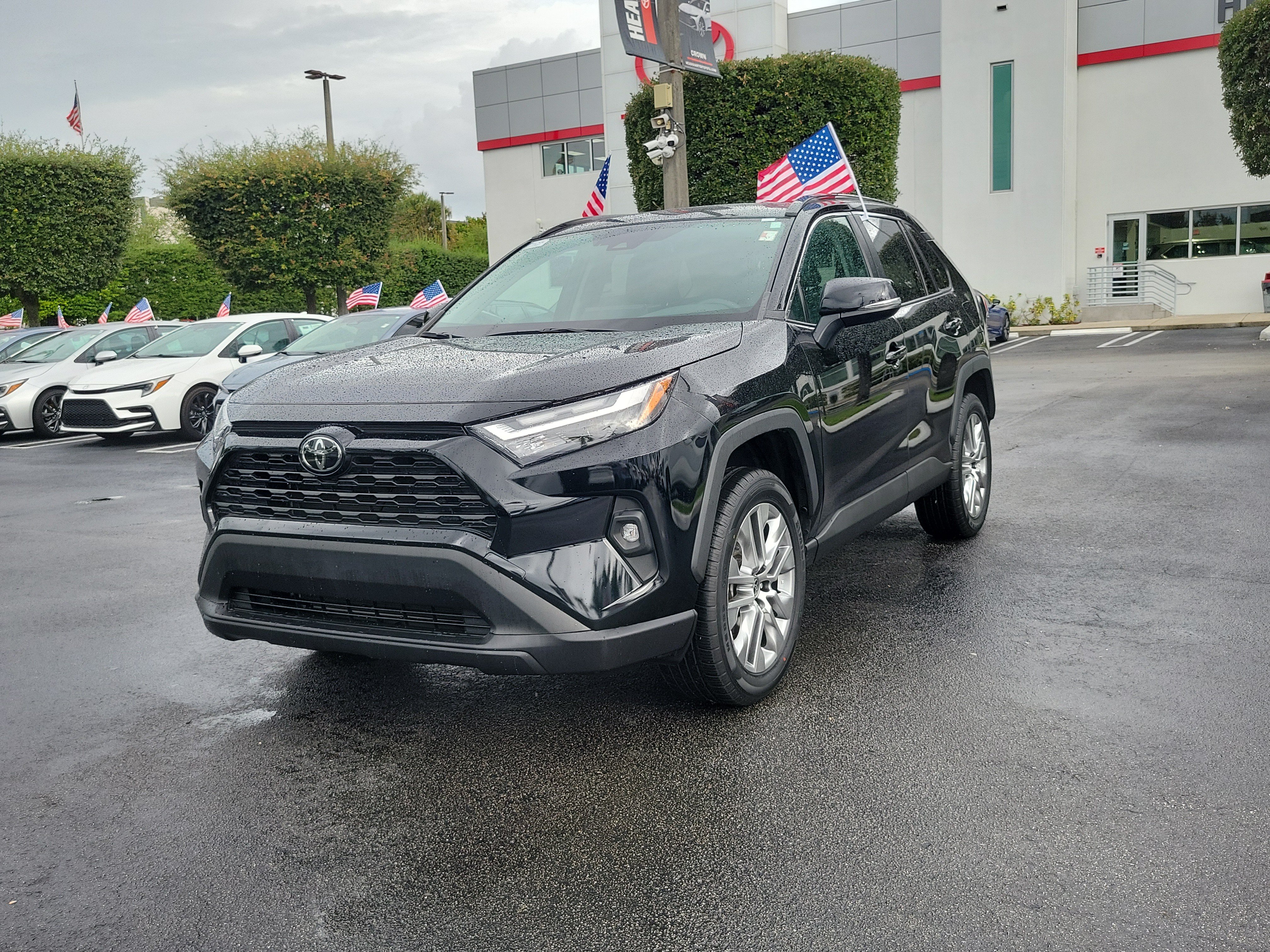 Used 2023 Toyota RAV4 XLE Premium FWD image 5