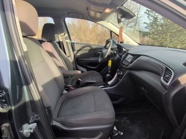 Used 2021 Chevrolet Trax LS image 27