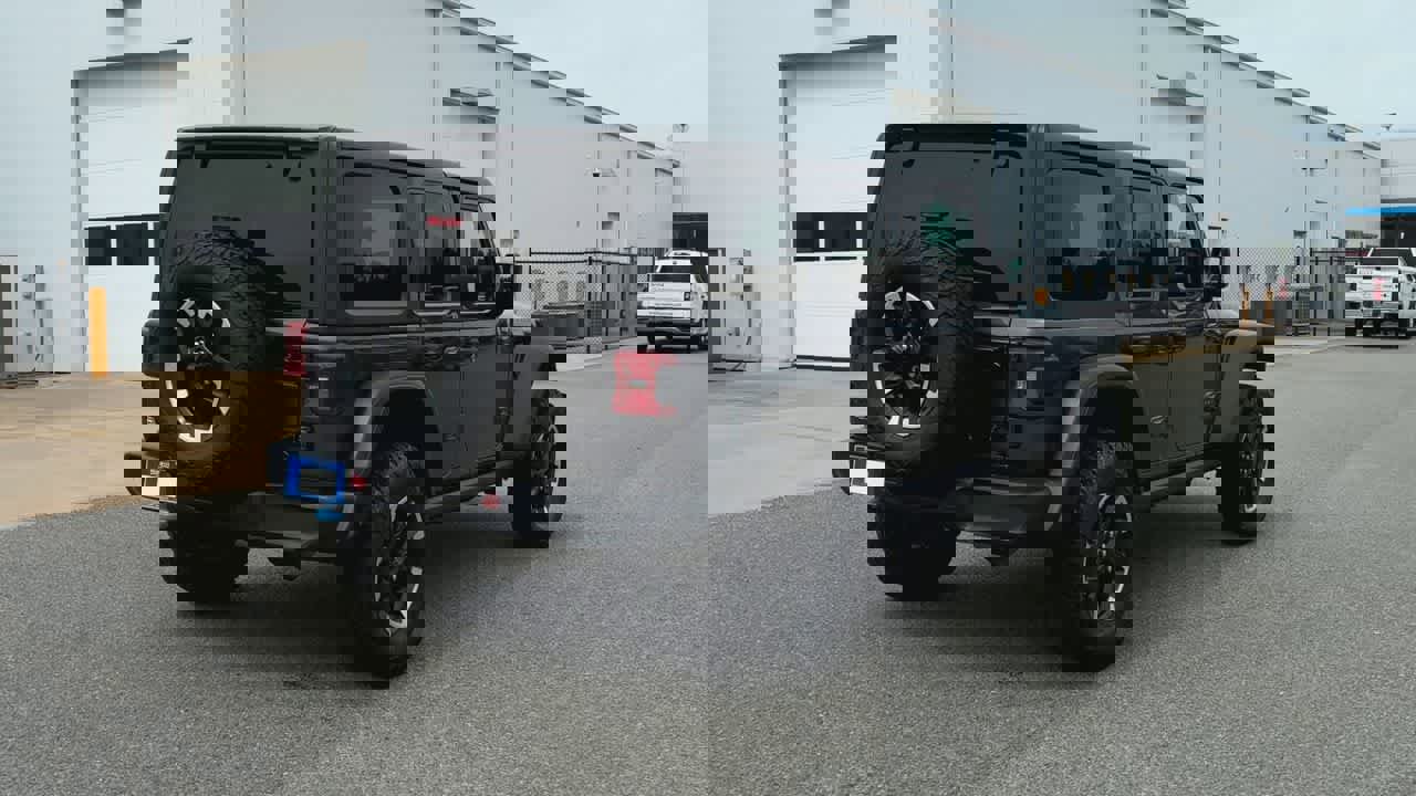 Used 2025 Jeep Wrangler Unlimited Rubicon 4xe w/ Convenience Group image 8