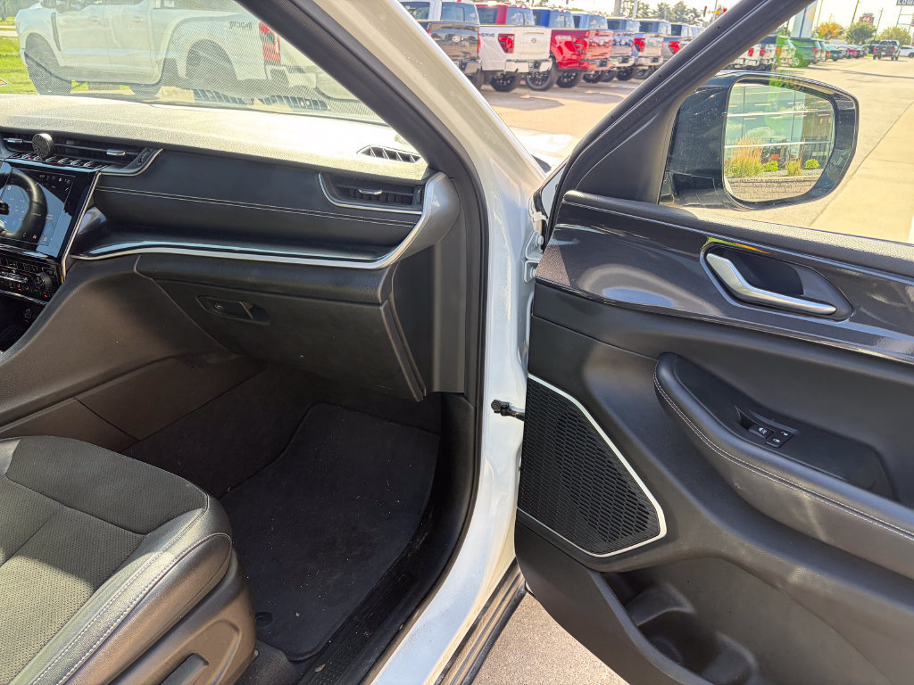 Used 2021 Jeep Grand Cherokee L Laredo AWD/4WD image 18