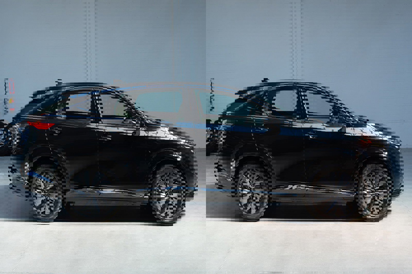 Used 2023 Nissan Ariya AWD image 8