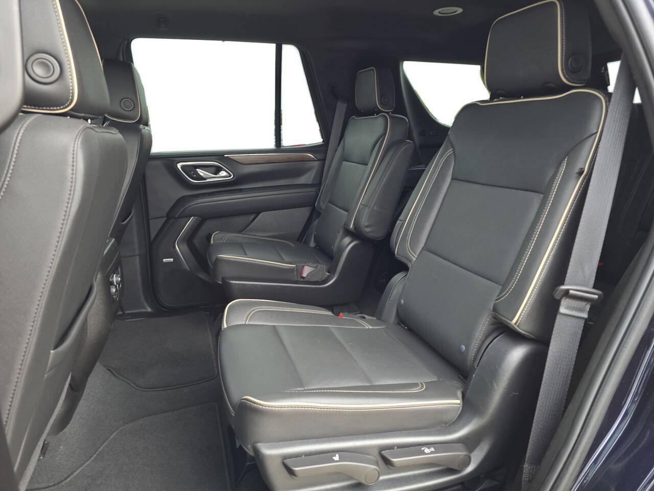 Used 2023 Chevrolet Tahoe Premier AWD/4WD image 10