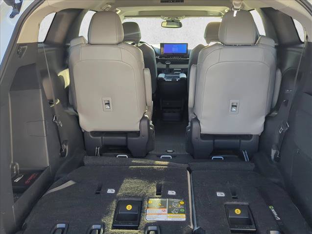 Used 2025 Toyota Sienna XLE w/ XLE Plus Package FWD image 23
