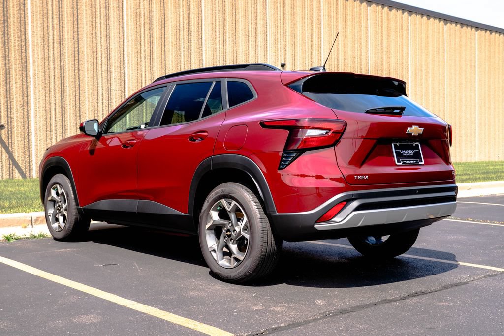 Certified 2025 Chevrolet Trax LT w/ Driver Confidence Package FWD image 7