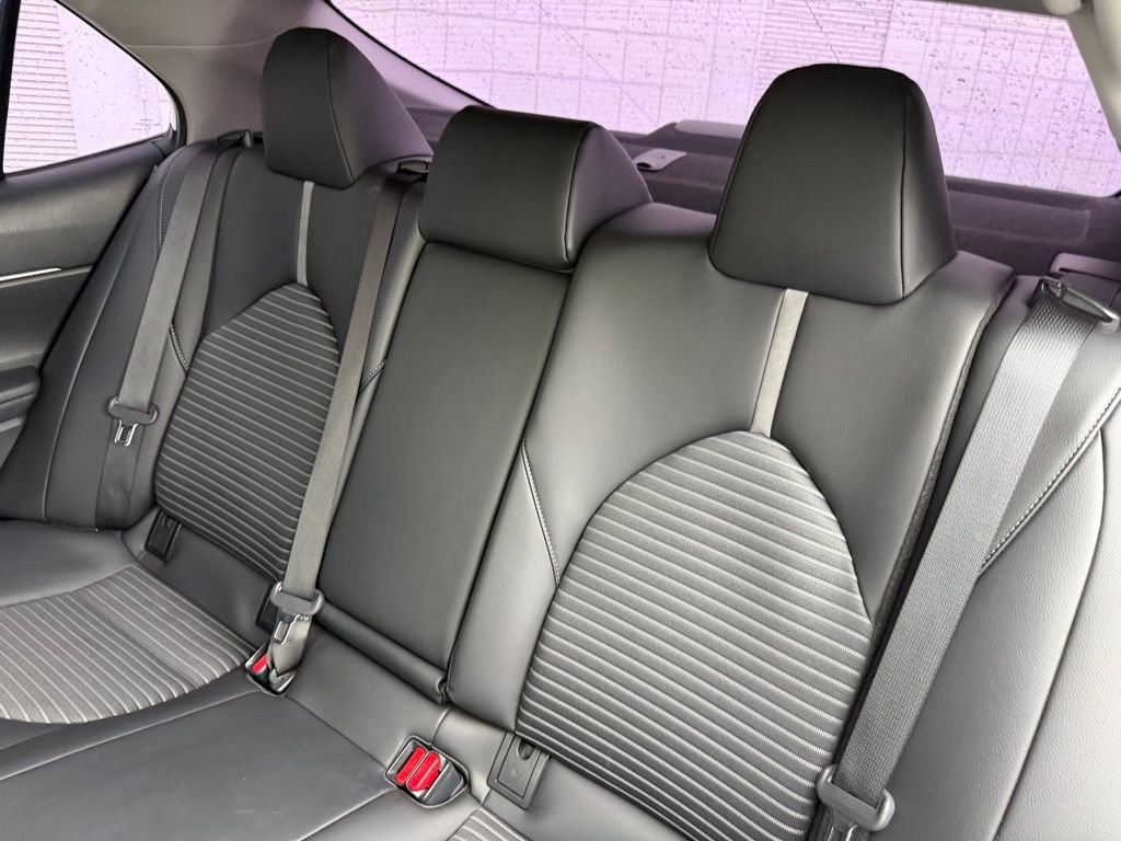 Used 2024 Toyota Camry SE image 18