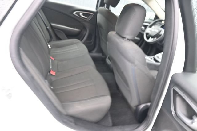 Used 2016 Chrysler 200 Limited w/ Convenience Group FWD image 13