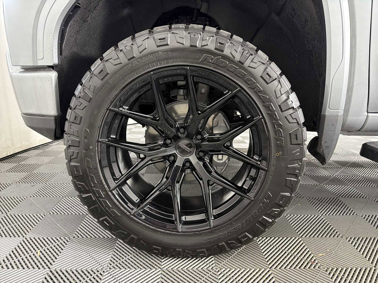 New 2025 GMC Sierra 1500 Elevation w/ Elevation Premium Package image 18