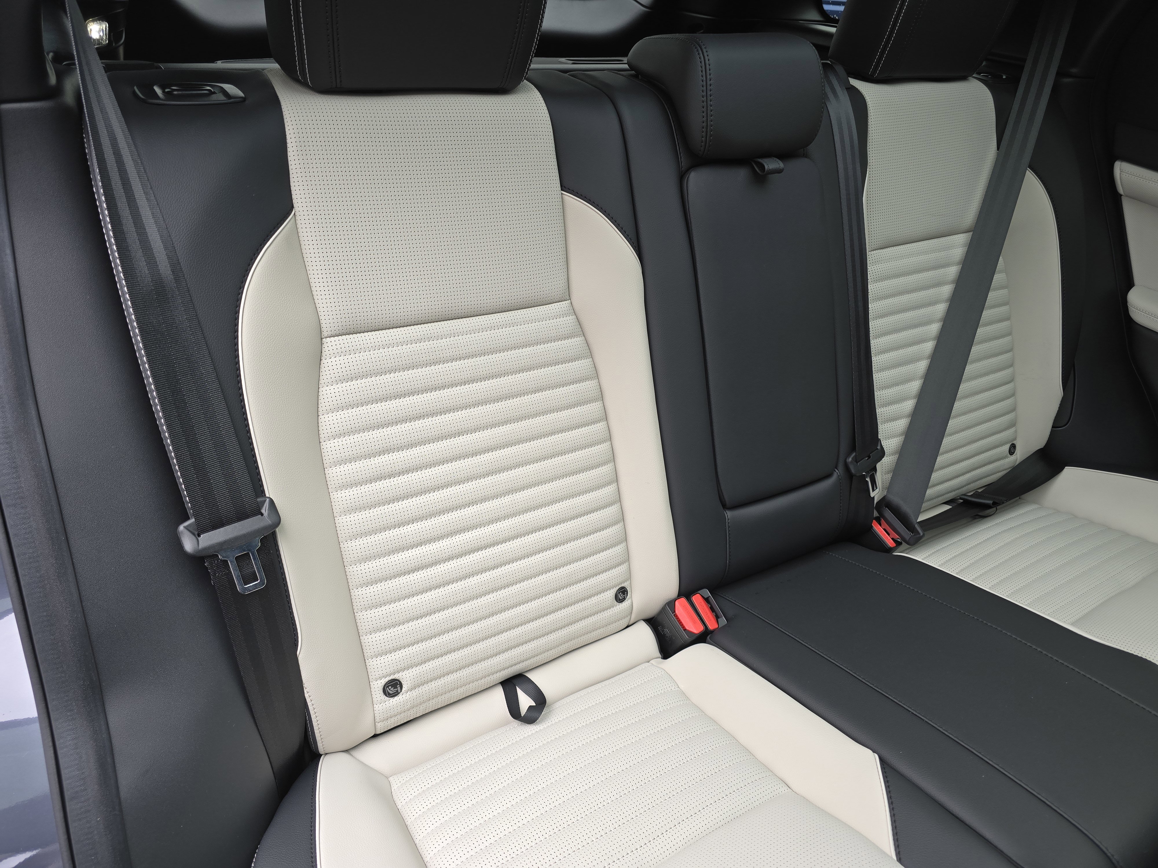 New 2025 Land Rover Discovery Sport Dynamic SE image 20