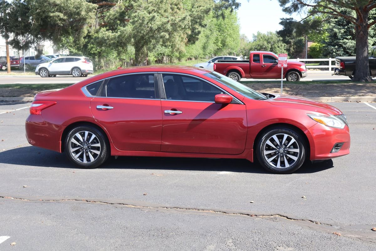 Used 2017 Nissan Altima 2.5 SV FWD image 3