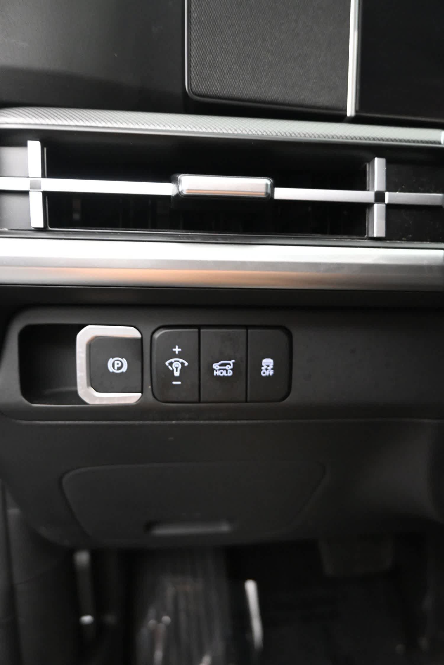 Certified 2025 Hyundai Santa Fe SEL AWD/4WD image 27