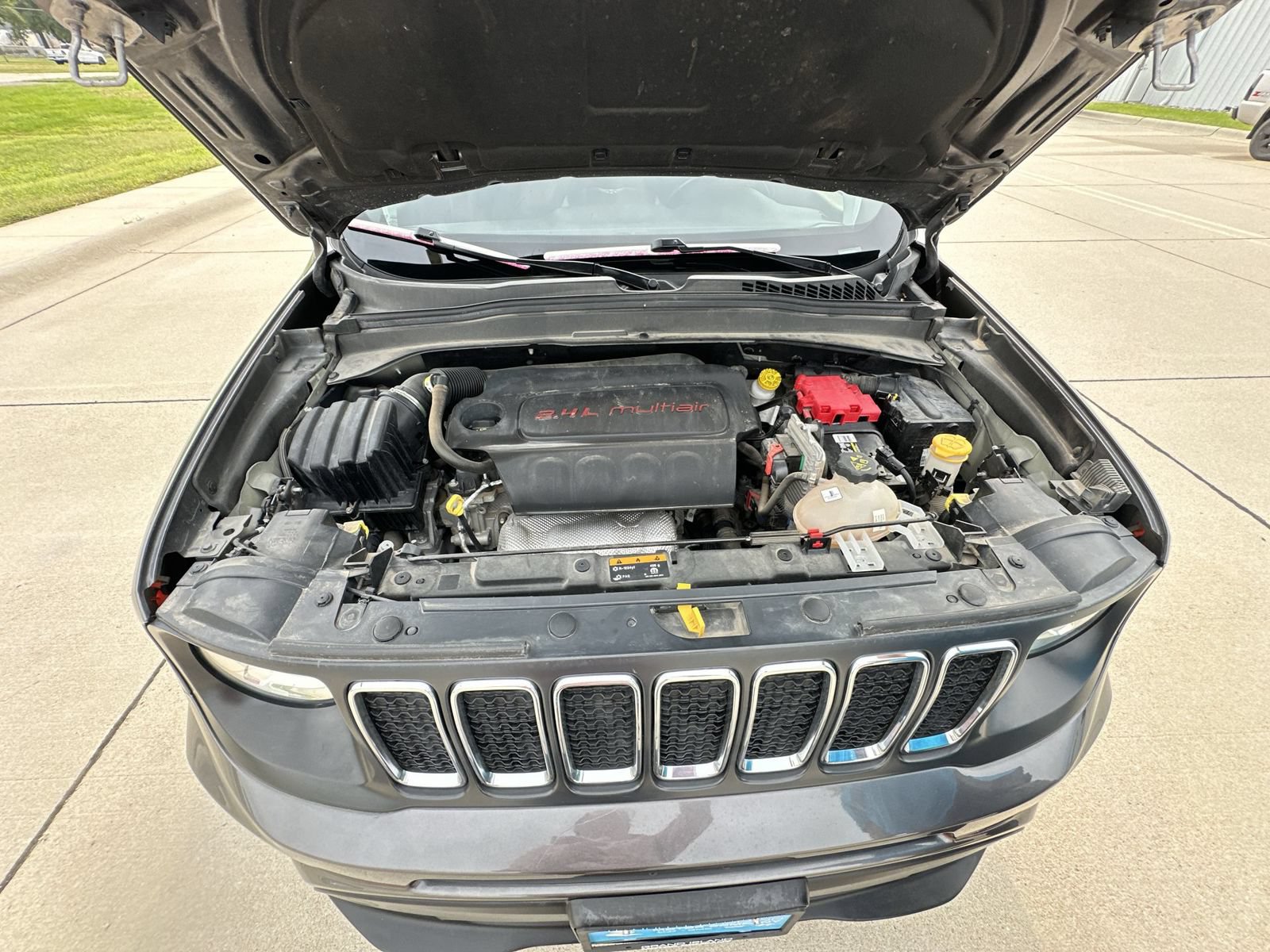 Used 2019 Jeep Renegade Latitude w/ Cold Weather Group AWD/4WD image 30