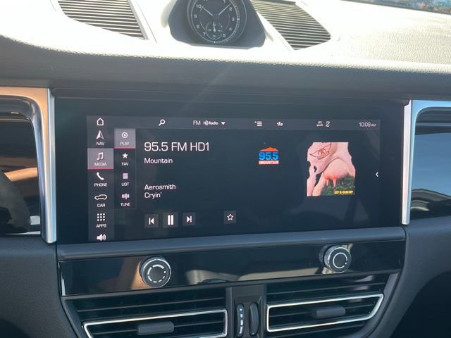 Used 2024 Porsche Macan image 19