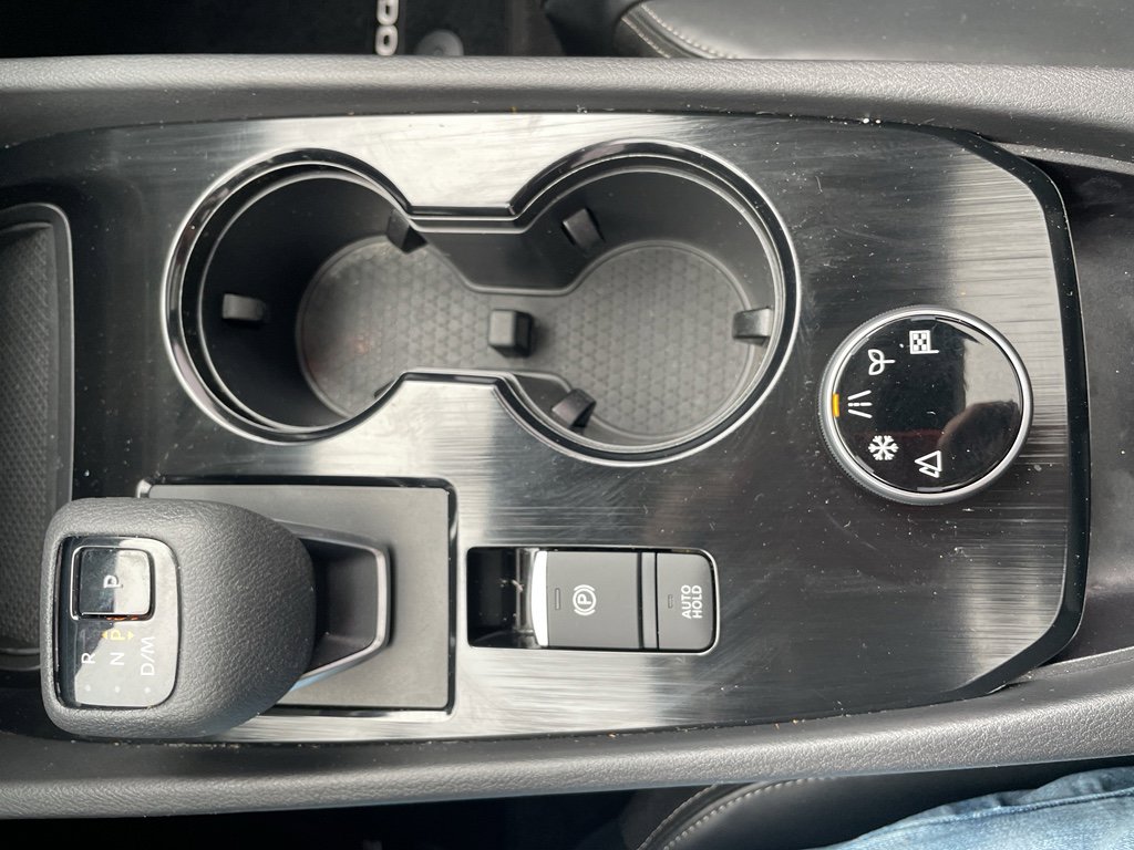 Used 2023 Nissan Rogue SV w/ SV Premium B Package image 18