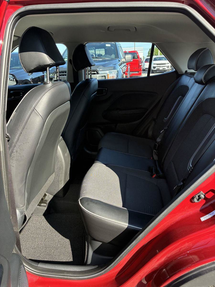 Used 2023 Hyundai Venue Limited w/ Cargo Package FWD image 12