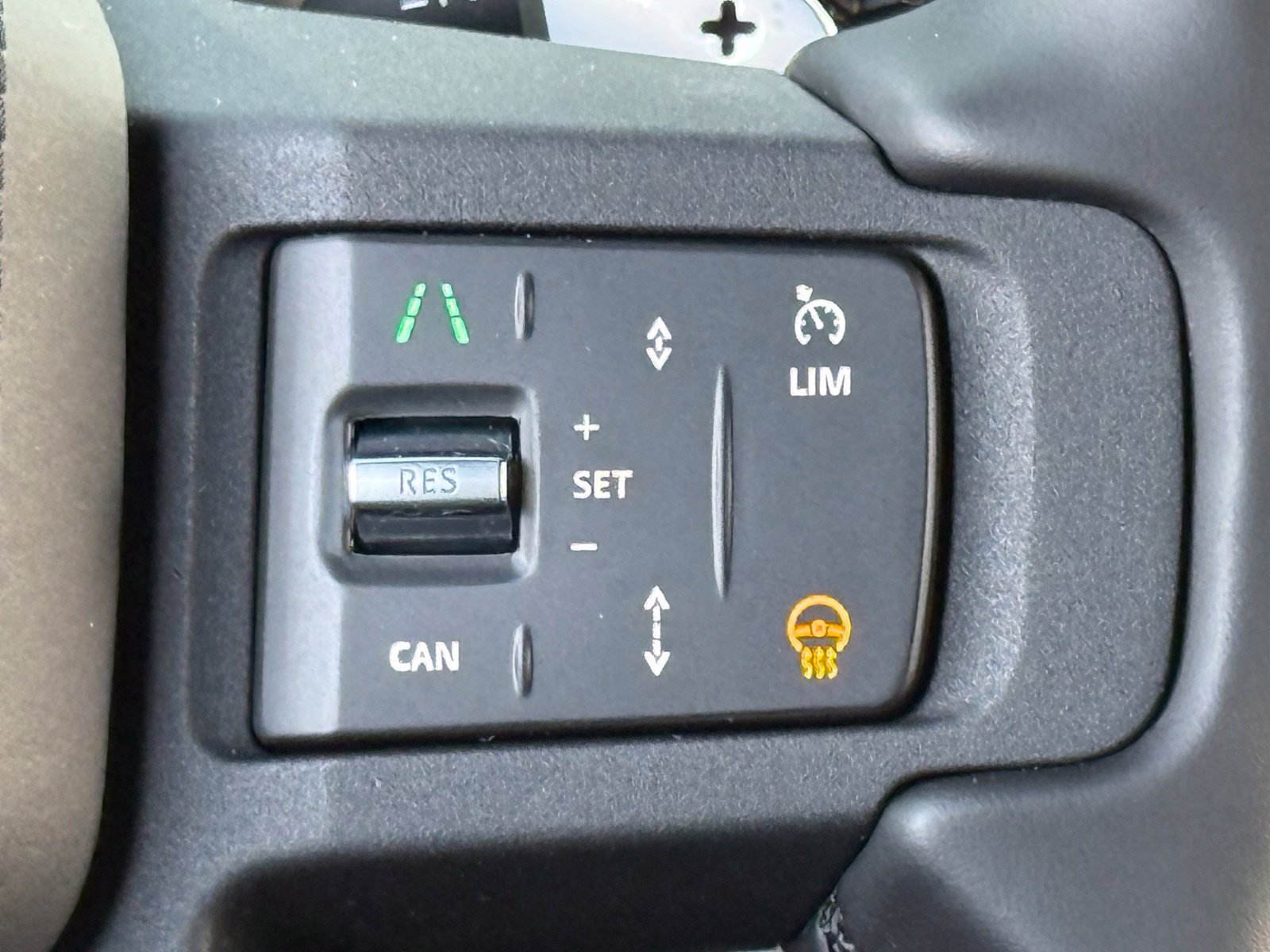 New 2026 Land Rover Defender 110 X-Dynamic SE AWD/4WD image 32