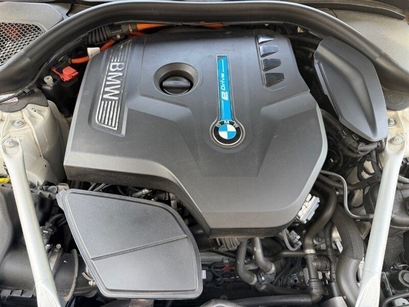 Used 2018 BMW 530e w/ Premium Package 2 RWD image 21