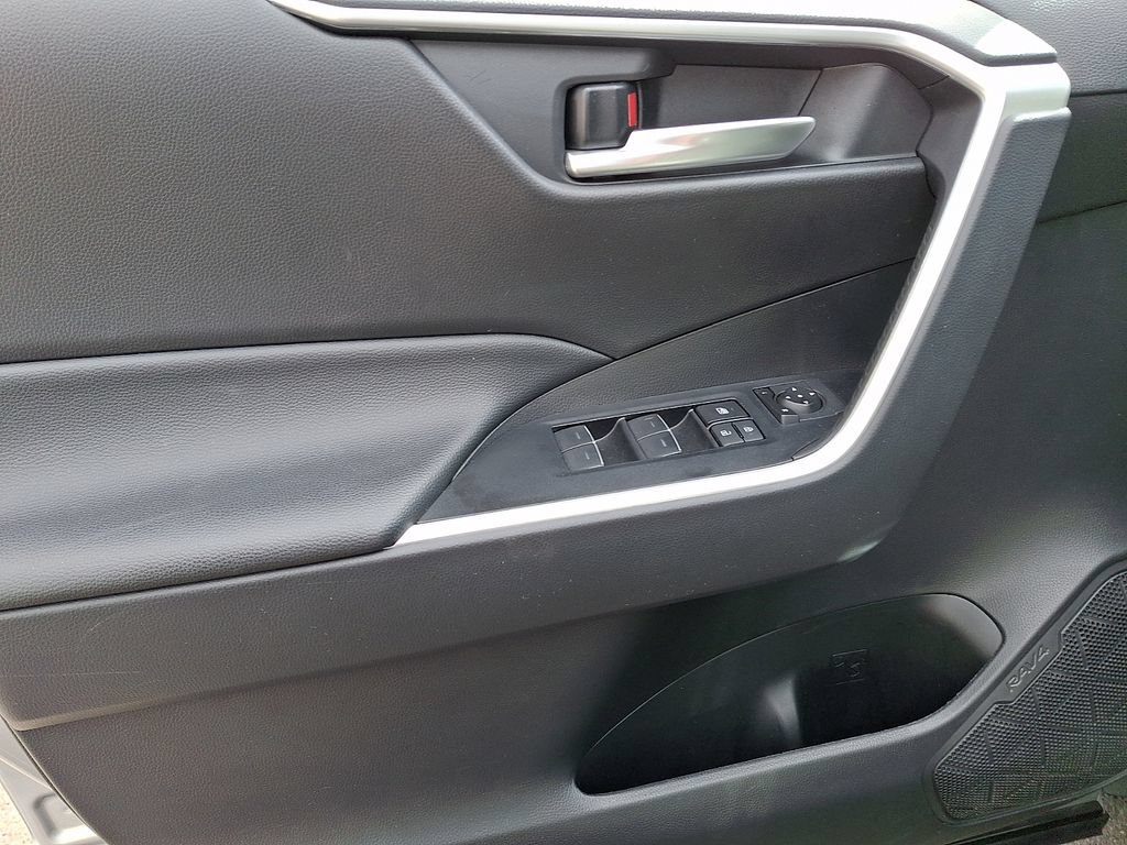 Certified 2025 Toyota RAV4 XLE AWD/4WD image 13