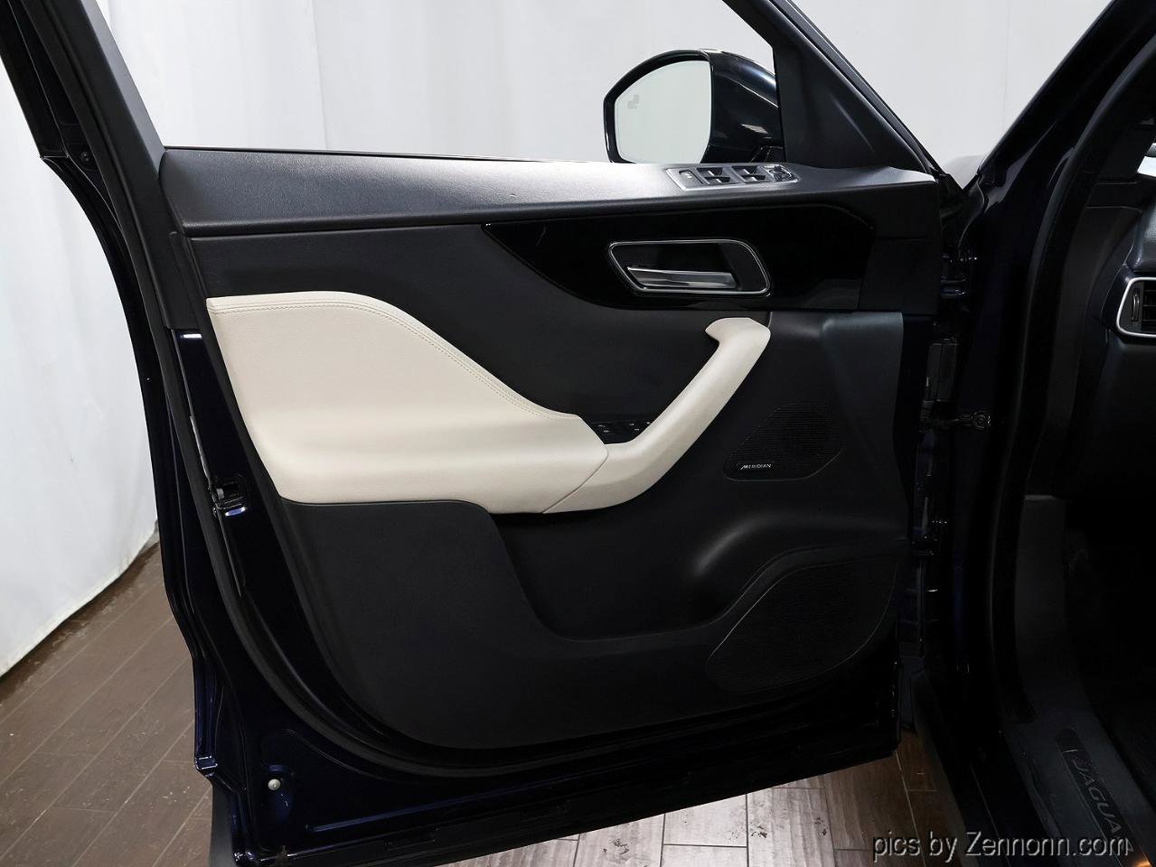 Used 2018 Jaguar F-PACE Prestige image 27