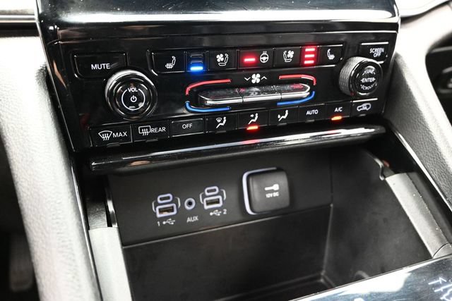 Used 2023 Jeep Grand Cherokee Overland AWD/4WD image 46